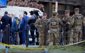 Hai lính vệ binh bị bắn trọng thương gần Nhà Trắng, ông Trump điều thêm quân