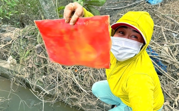 Sổ đỏ vùi trong bùn: Người phụ nữ Hòa Thịnh mang đi rửa mà... cười ra nước mắt