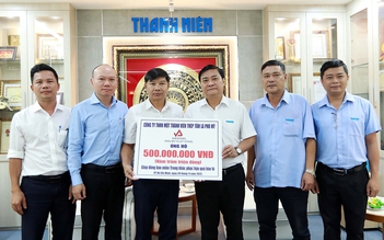Công ty TNHH một thành viên Thép tấm lá Phú Mỹ giúp đồng bào miền Trung 500 triệu đồng