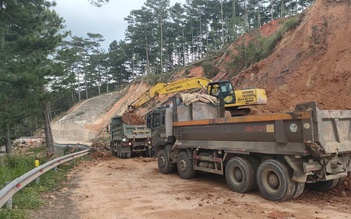 Gấp rút phục hồi các tuyến đường sau mưa bão