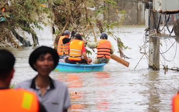 Theo chân phóng viên Thanh Niên vào tâm lũ: Niềm tin vùng đất này sẽ đứng dậy