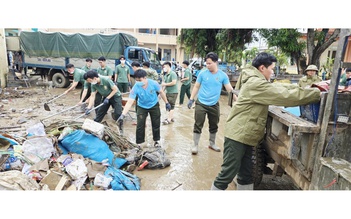 110 cán bộ, chiến sĩ an ninh nhân dân hỗ trợ người dân vùng lũ Đắk Lắk