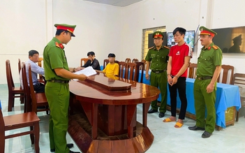 Mượn xe của dì ruột rồi đem đi cầm cố