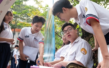 Bối rối với 'tiếng lóng', ngôn ngữ 'nửa Anh nửa Việt' của học sinh ngày nay