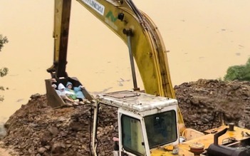 Đến với học trò bị cô lập do mưa lũ