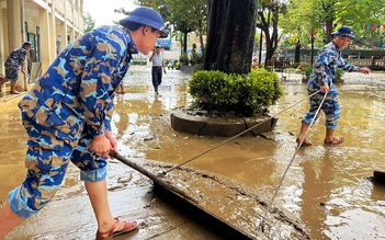 Nghỉ học kéo dài vì bão lũ, học bù ra sao?