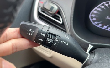 Sai lầm phổ biến của tài xế khi gạt đèn xi-nhan trong quá trình vượt ô tô