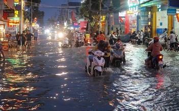 TP.HCM tối nay: Triều cường vượt lịch sử, mưa lớn kéo dài do hoàn lưu bão Kalmaegi