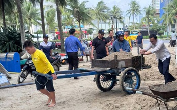 Ven biển Đà Nẵng ngổn ngang sau bão Kalmaegi, các đội hình xung kích ra quân