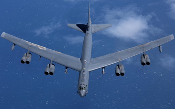 Mỹ điều 2 máy bay ném bom B-52 bay sát Venezuela