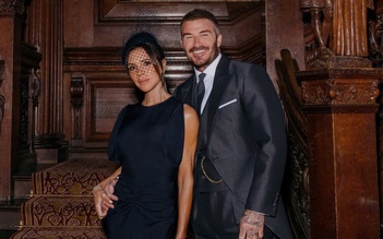 Victoria Beckham mắc lỗi khi thiết kế trang phục cho lễ phong tước của chồng