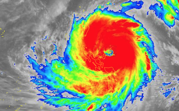 Bão Fung wong đạt cường độ cực đại, Biển Đông sóng cao đến 10 m