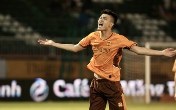 'Tòa tháp' cao 1,95 m nói gì sau bàn thắng đầu tiên cho HAGL, HLV Thanh Hóa buồn 'phát khóc'