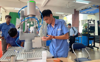 Phụ huynh học sinh hỏi ‘học ngành gì ra trường có việc làm’, chuyên gia trả lời