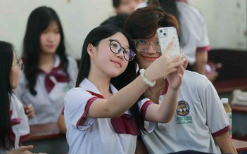 Cấm mạng xã hội có thể khiến học sinh phụ thuộc nhiều hơn vào AI?