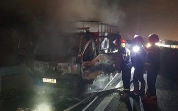 Cháy xe tải trên cao tốc Phan Thiết - Dầu Giây lúc rạng sáng