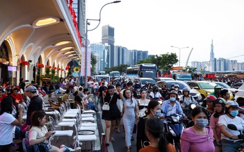 TP.HCM làm 2 cầu vượt cho người đi bộ 'thoát ải' vượt đường Tôn Đức Thắng