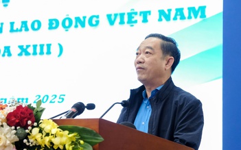 Chỉ cách nhau một cây cầu nhưng lương tối thiểu chênh lệch 28%