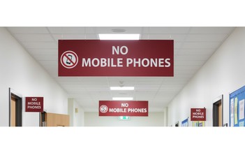 Singapore cấm học sinh dùng điện thoại từ đầu năm 2026, Việt Nam có nên áp dụng?