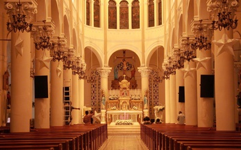 'Nhà thờ hồng' Tân Định 150 tuổi độc nhất ở TP.HCM có gì đặc biệt?