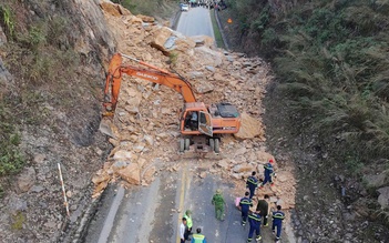 Sạt lở nghiêm trọng ở Mai Châu, 3 người bị vùi lấp
