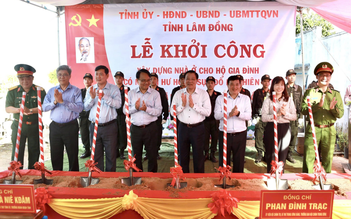 Ông Phan Đình Trạc dự lễ khởi công xây nhà cho bà con vùng lũ ở Lâm Đồng