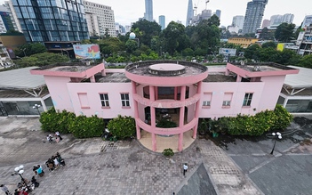 Đề xuất làm bãi giữ xe 2 bánh ở sân khấu Sen Hồng