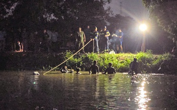 Tìm thấy thi thể 2 thiếu niên dưới nhánh sông Rạch Tra, TP.HCM