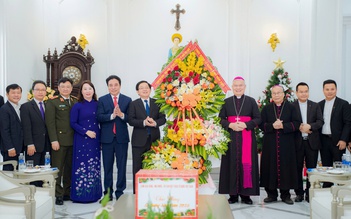 Phó thủ tướng Hồ Quốc Dũng chúc mừng Giáng sinh đồng bào Công giáo tại Huế