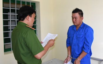 Cựu bảo vệ công ty vào phòng ngủ, tấn công 2 mẹ con để cướp tài sản