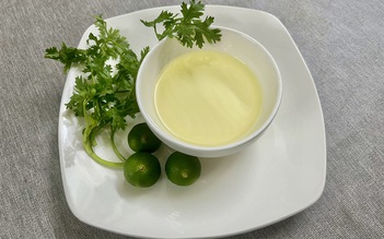 Vì sao dầu thực vật tránh để cháy khi nấu ăn?