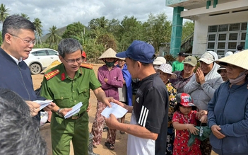 Hiệp hội Điều VN cứu trợ thiết thực bà con vùng lũ