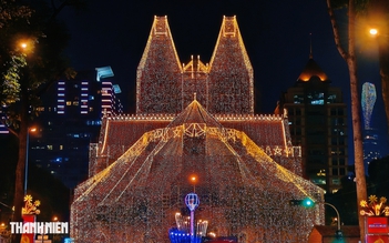 Nhà thờ Đức Bà lung linh 1.000 km đèn LED Giáng sinh 2025: Ý nghĩa bất ngờ