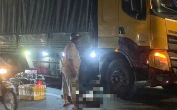 Hai thiếu niên tử vong dưới bánh xe tải ở TP.HCM