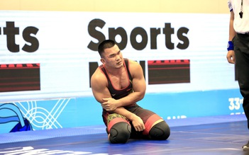 Bị rách cơ chỉ mới 6 giây, đô vật Việt Nam tiếc nuối 'phí mất 2 năm'