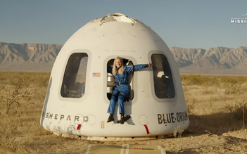 Người ngồi xe lăn đầu tiên vươn đến rìa không gian