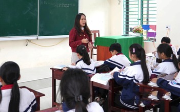 Giáo viên hợp đồng lại gặp khó