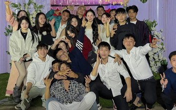 Mời cưới online, cô dâu đón khách lạ... nhà mạng đến chung vui ngày cưới