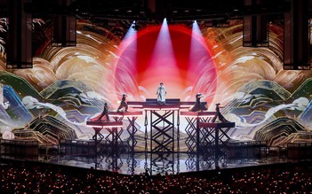 Đức Phúc suýt mang cảnh 'cháy trang phục' lên sân khấu Intervision 2025