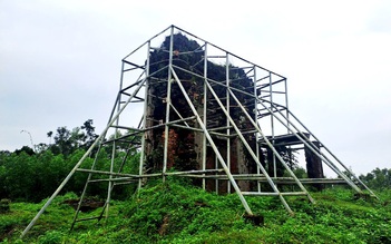 Hy vọng 'cấp cứu' kịp thời tháp Sáng đang chờ sập