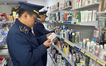 Quản lý thị trường lên mạng xã hội bắt lậu, hàng giả bán online