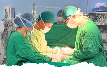 Bé trai 14 tuổi phải cắt bỏ tinh hoàn sau 55 giờ khởi phát cơn đau