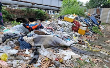 Rác thải bốc mùi dọc đường Phạm Văn Đồng, Vành đai 2: Phường Thủ Đức nói gì?