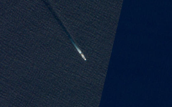 Ảnh vệ tinh chụp được đội tàu Mỹ có ‘tàu ma’ gần Venezuela