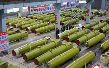 Ông Kim Jong-un lệnh tăng sản xuất tên lửa, đạn pháo để răn đe chiến tranh