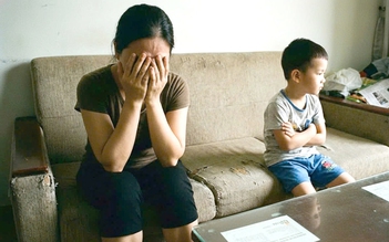 Dạy con thời AI: 'Đánh thì ân hận, im lặng thì bế tắc'