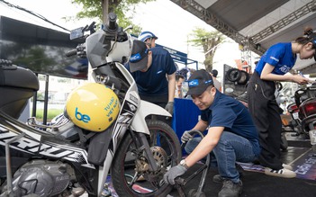 Hơn 1.200 xe máy của công nhân được kiểm tra, bảo dưỡng miễn phí