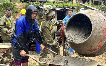 Tái thiết vùng rốn lũ: Tuổi trẻ Công an Quảng Ngãi dựng nhà cho dân ăn tết