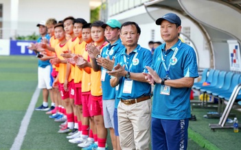 Vượt qua lời nguyền nhà vô địch