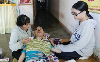 Trao hàng trăm triệu đồng bạn đọc hỗ trợ hoàn cảnh thương tâm